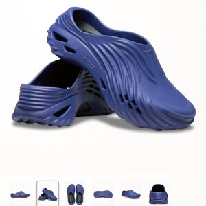CROCS Navy Wave Foam Clogs